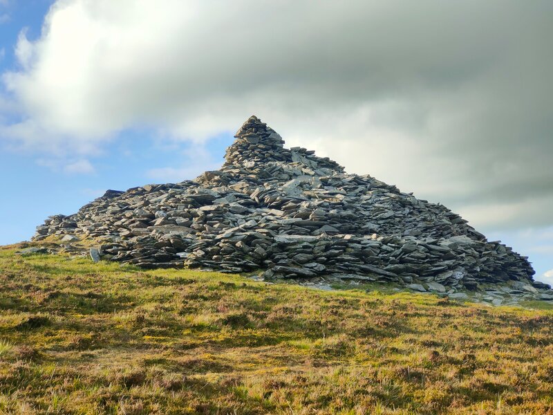 Mound of stones marking The Paps East