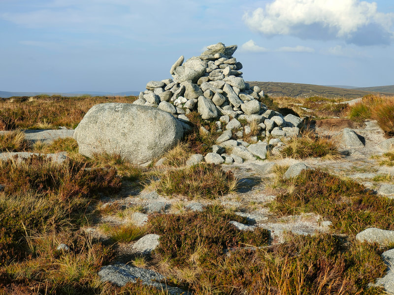 one large stone and a pile of stones mark the top of Duff Hill