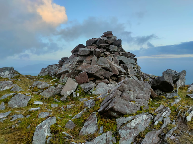 Heap of stones mark the top of Cnoc Íochtair