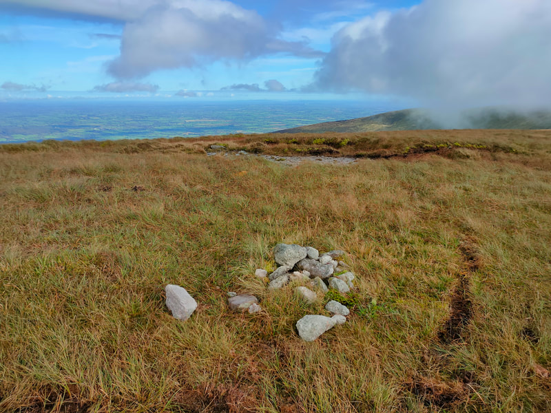 A few stones marking the top of Greenane West Top